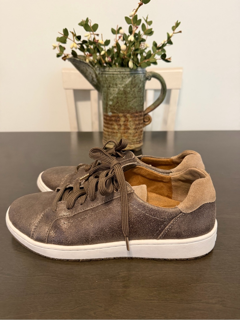 Aetrex Women’s Casual Sneaker